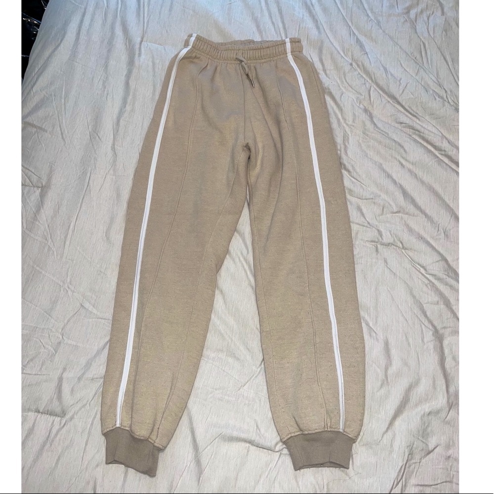 Pretty Little Thing Tan Sweatpants - Picture 2 of 4